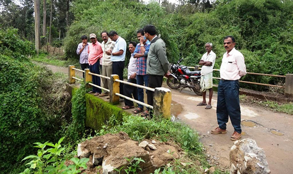 ಕರಡಿಗೋಡು ಕಾವೇರಿ ನದಿ ದಡದ ತಡೆಗೋಡೆ ಕುಸಿತ : ಸ್ಥಳಕ್ಕೆ ಅಧಿಕಾರಿಗಳ ಭೇಟಿ